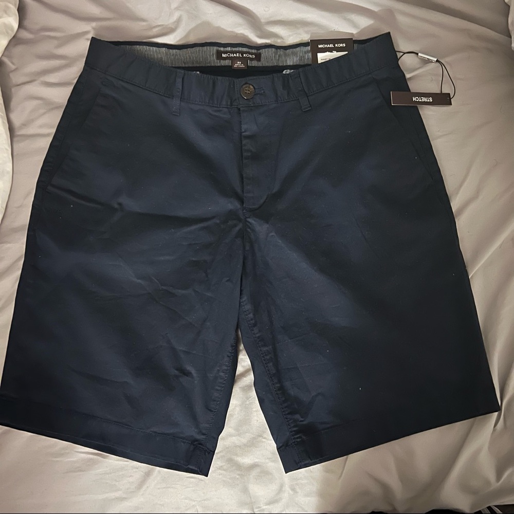 Michael Kors men Flat shorts       Navy size 30